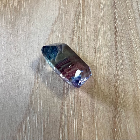 Multi-Banded Fluorite 14ctw - Picture 5 of 8